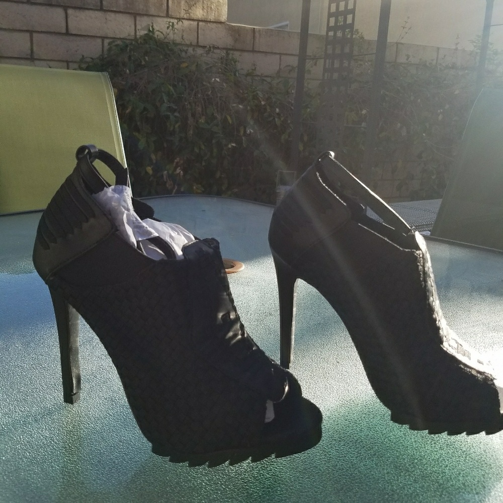 YRU heel